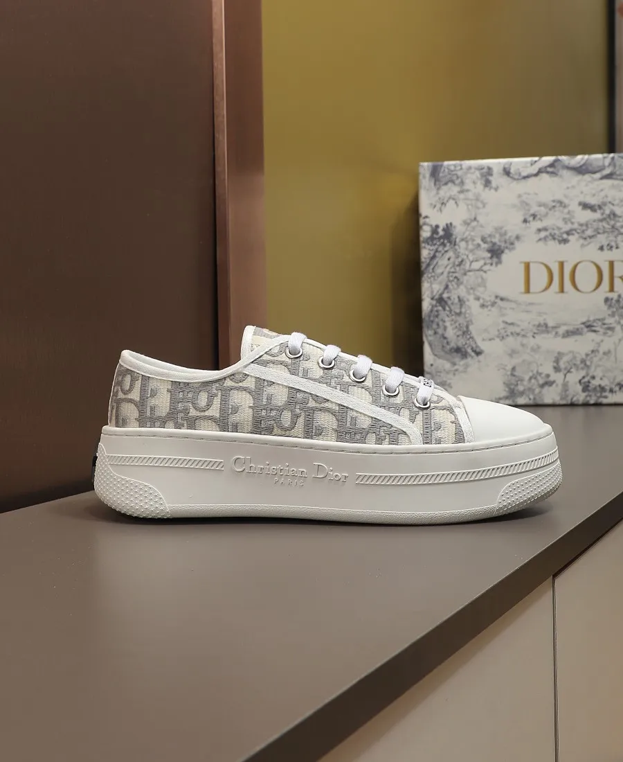 👟👟Ex-factory price 440👟👟 DIOR Dior's new thick-soled sports white shoes, electro-embroidered fabric, embroidered letters, breathable mesh lining, sheepskin for foot pads, lightweight outsole. Size: 35-40 (41 customized)